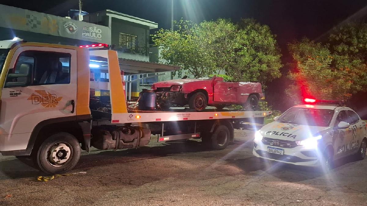 Kadet rosa foi localizado abandonado às margens da Rodovia Lix da Cunha (SP 073) e recolhido ao pátio em Sumaré (Divulgação PM)