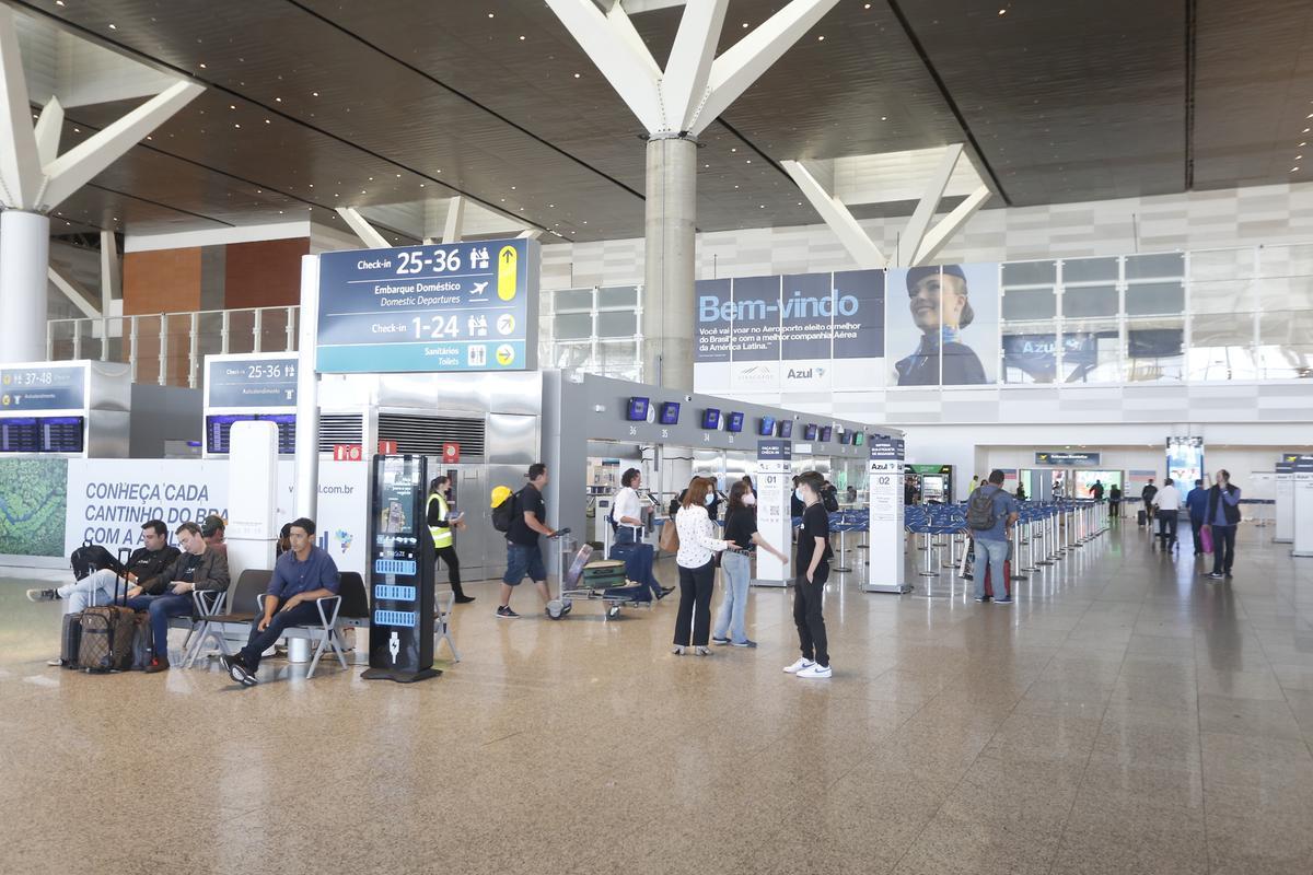 Viracopos se prepara para receber 190,6 mil pessoas entre hoje e terça-feira, dia 22, por causa do feriado prolongado; estão previstos 1.862 pousos e decolagens de aeronaves de passageiros durante os seis dias (Gustavo Tilio)