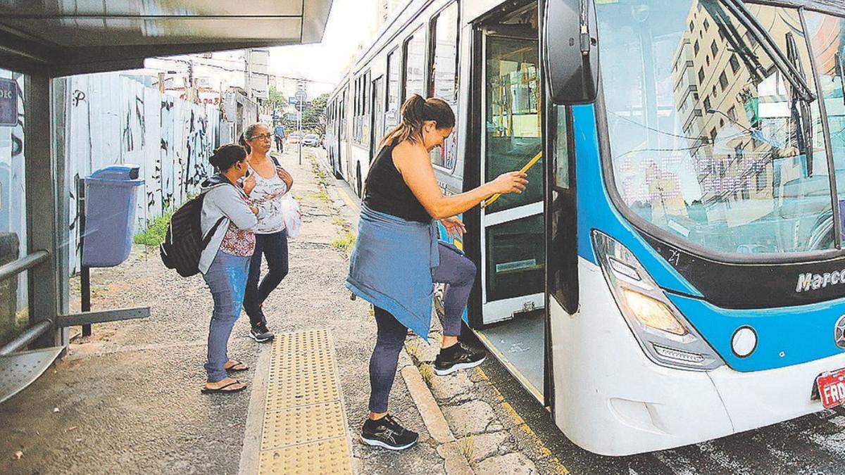 Linha que liga o Terminal Ouro Verde ao Shopping Iguatemi foi uma das selecionadas para receber os primeiros ônibus; a Emdec apontou que no período de 20 de março a 29 de abril deste ano foram computadas 1.341 quebras de veículos do transporte público (Kamá Ribeiro)