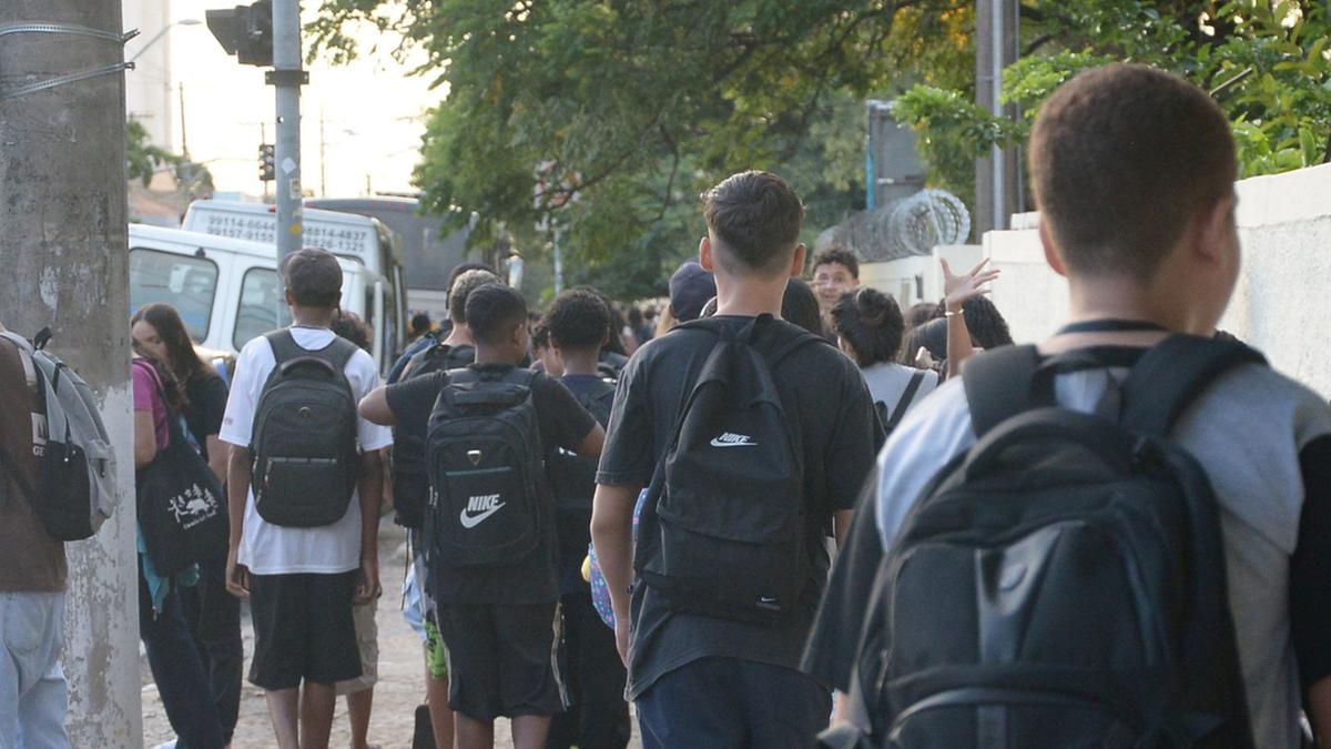 Briga teria começado na quadra da escola entre dois alunos adolescentes do período matutino (Alessandro Torres)