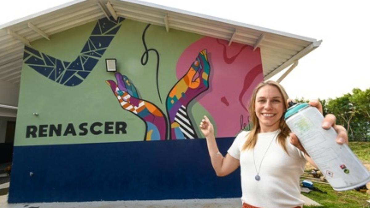 As mãos presentes no mural pintado pela Artista Letícia Sinatura representam o acolhimento oferecido pela entidade (Rogerio Capela)