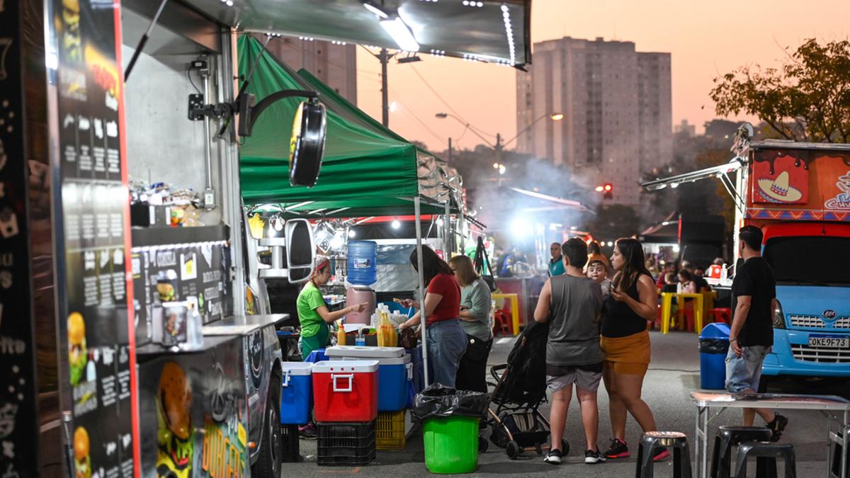 Feiras noturnas funcionam de terça a sexta-feira, das 17h às 22h (Arquivo PMC)