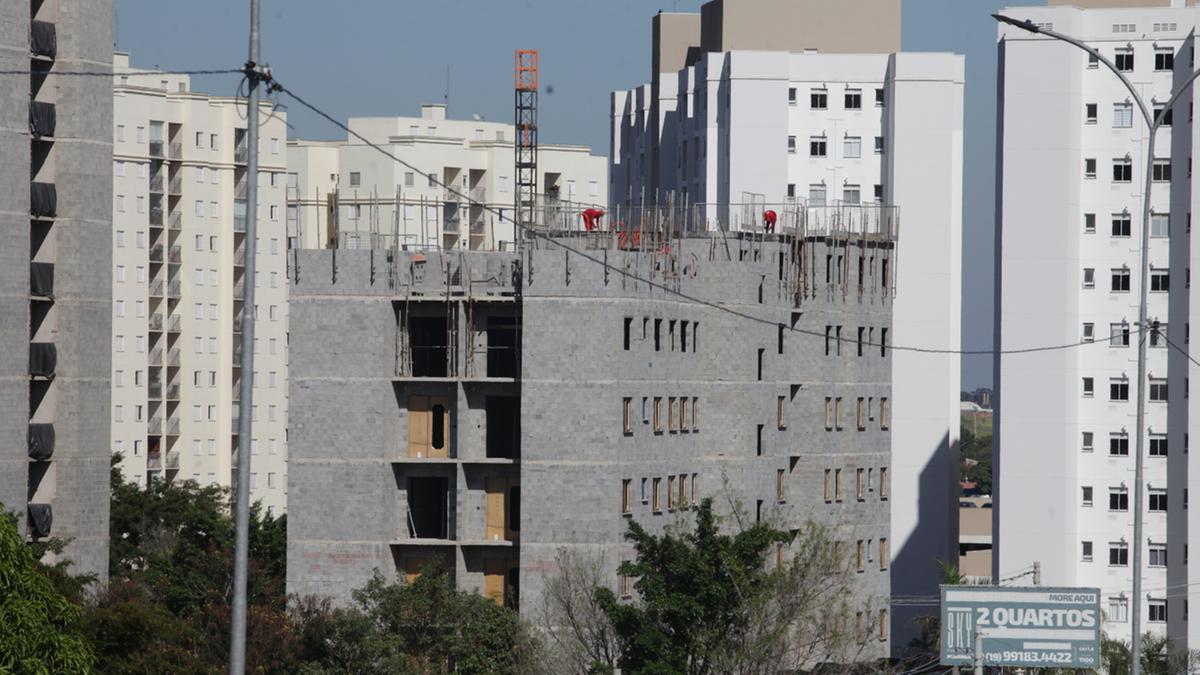 Para o Sindicato da Indústria da Construção Civil do Estado de São Paulo (SindusCon-SP), a geração de empregos é resultado do bom momento vivido pelo segmento; de acordo com o vice-presidente de Economia da entidade, Eduardo Zaidan, a recente ampliação do "Minha Casa, Minha Vida" para famílias com renda de até R$ 12 mil, com possibilidade de financiamento de imóveis até R$ 500 mil, é extremamente positiva para o setor (Rodrigo Zanotto)