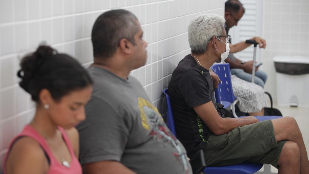 Reforço na hidratação e evitar que, principalmente, crianças e idosos fiquem em ambientes fechados e com aglomeração são medidas essenciais
para prevenir os casos de doenças respiratórias, assim como o uso de máscaras em caso de sintomas; a vacinação é outra boa forma de se precaver (Rodrigo Zanotto)