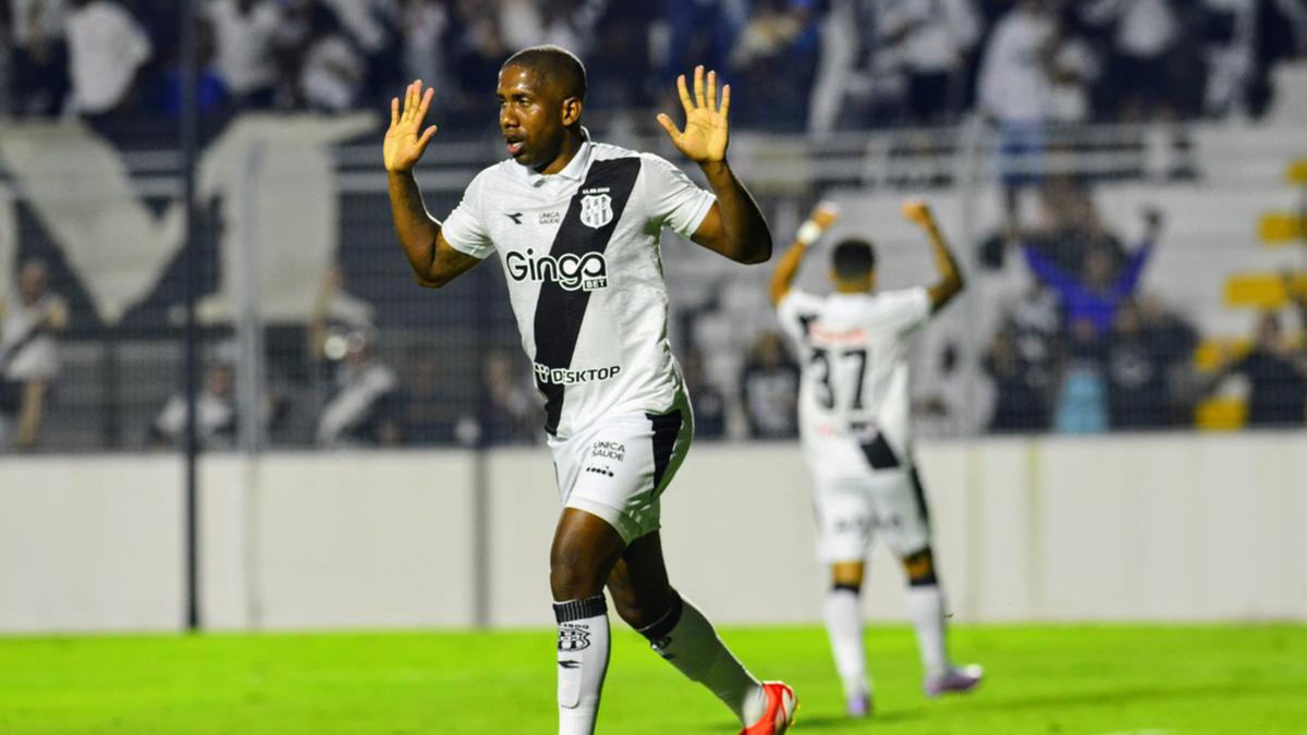 Jonas Toró marcou novamente com a camisa da Ponte Preta (Júlio César Costa/Especial PontePress)