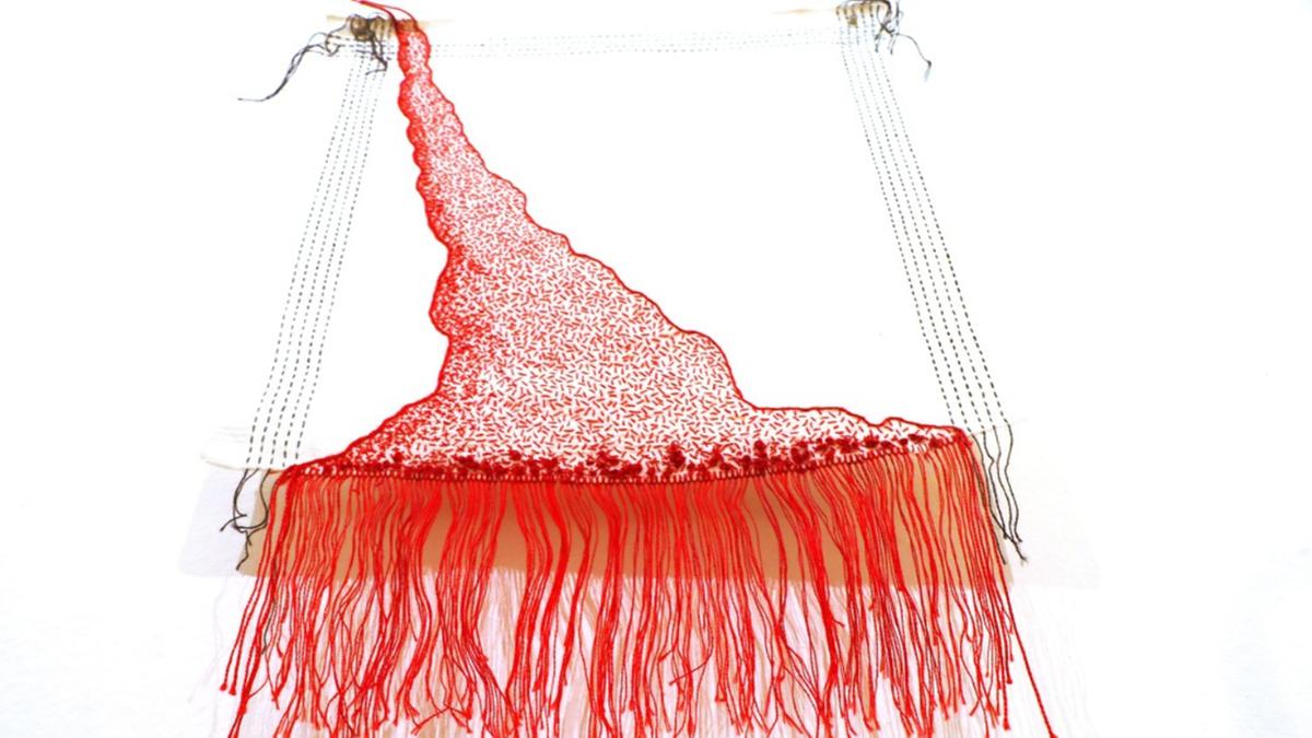 Artista propõe usar o bordado como uma forma de resistência e visibilidade (Firmino Piton)