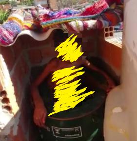 Menino de 11 anos encontrado preso pelo pai e madrasta, em pé, em um barril, com sede e sinal de desnutrição  (Reprodução)