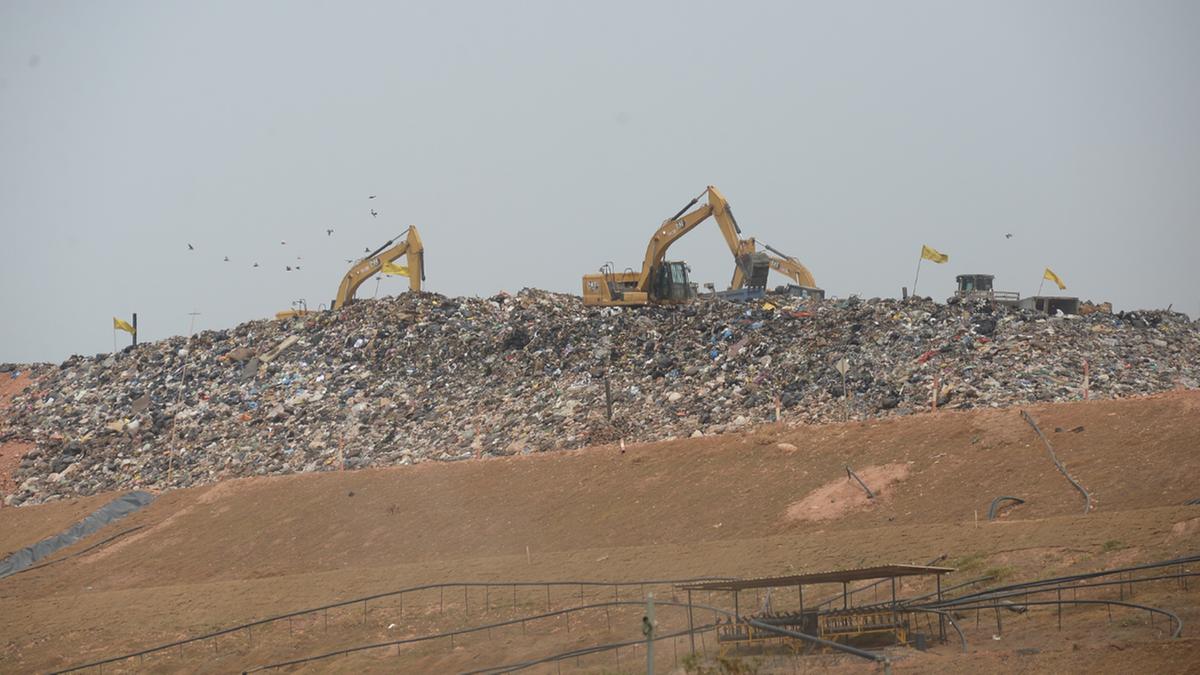 Cidades como Itatiba e Indaiatuba têm aterros próprios, enquanto outras pagam para enviar os resíduos a aterros privados; Campinas envia o lixo para aterro de Paulínia (foto) desde 2014, com um custo anual de R$ 95 milhões (Alessandro Torres)