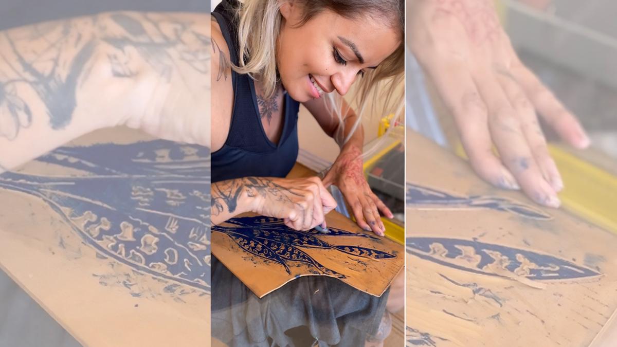 Thais França elabora tatuagens a partir de matrizes de xilogravura (entalhadas em madeira) e linogravura (esculpida em linóleo), usadas para ‘carimbar’ na pele, como se fosse um decalque (Divulgação)