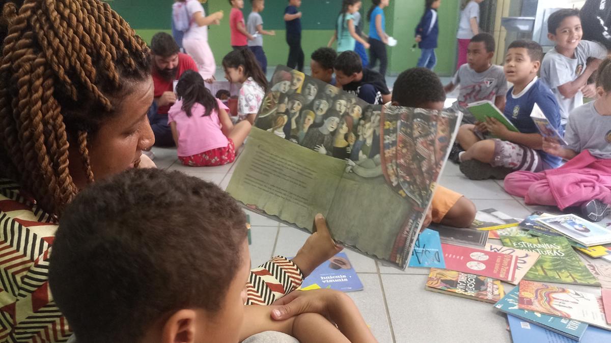 ‘O livro com depois colorido’ faz parte do projeto de incentivo à leitura ‘Nossa (sub)versão’, que já abrangeu 120 crianças de 9 a 11 anos (Divulgação)