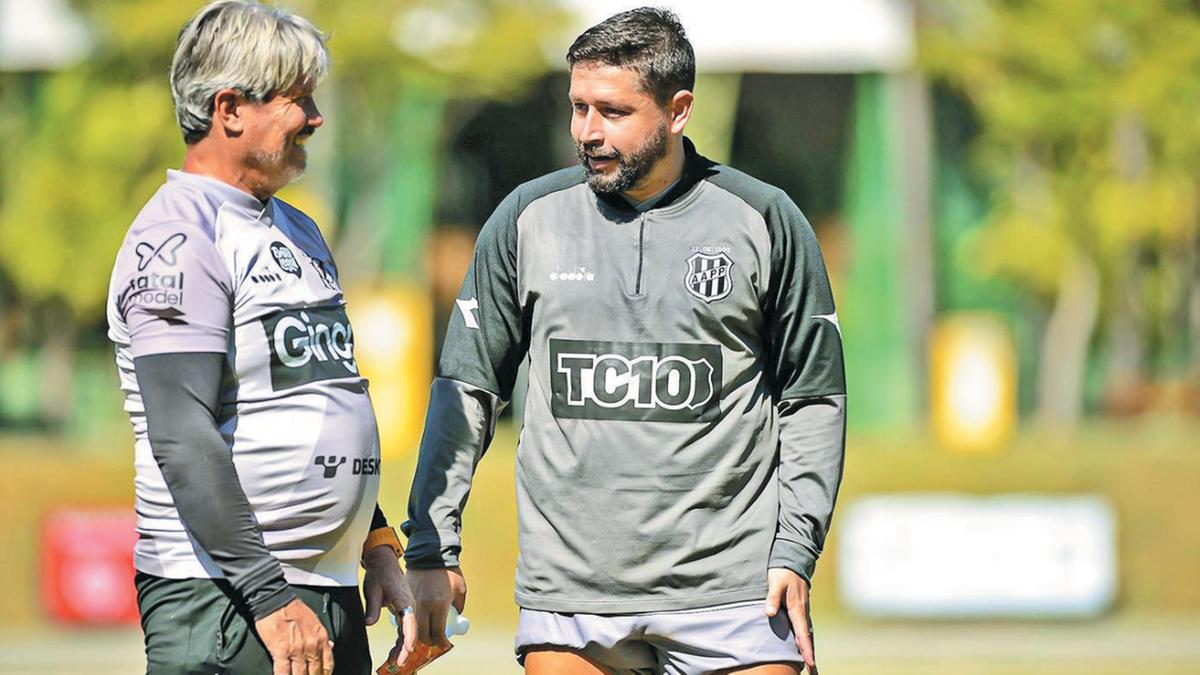 Com Edson Boaro no banco de reservas e Elvis no gramado, Ponte Preta busca mais uma vitória (Marcos Ribolli/PontePress)