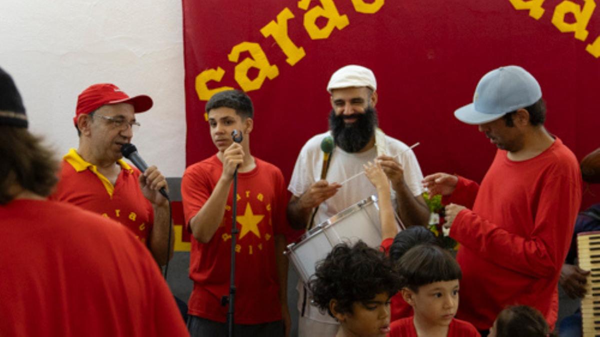 O ‘Sarau da Dalva’ é um ponto de encontro comunitário que reúne interessados em poesia e cultura em geral (Divulgação)