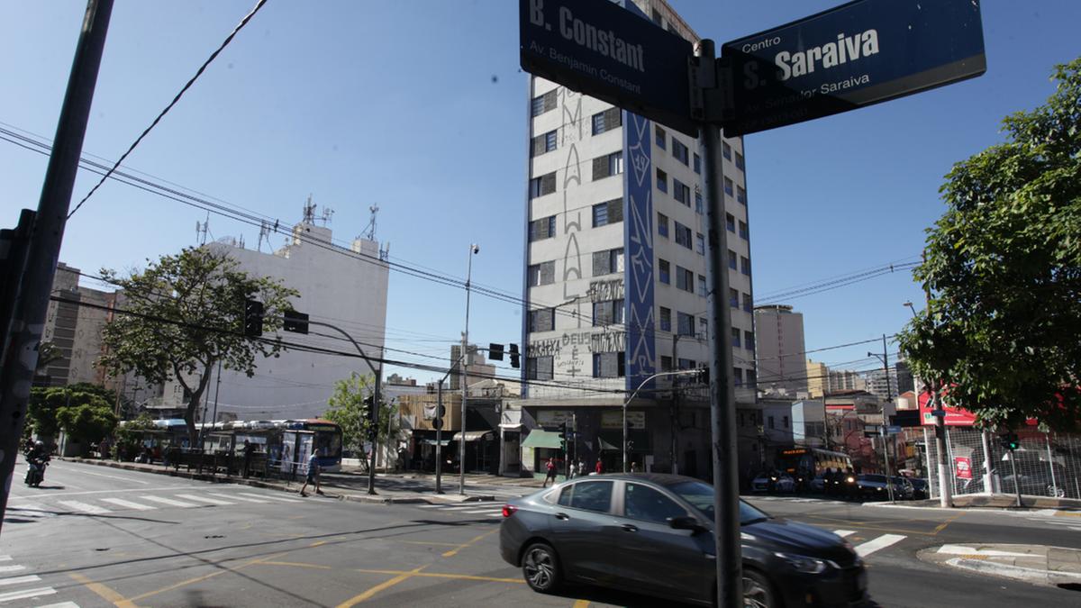 Cruzamento das avenidas Senador Saraiva com Benjamin Constant e Francisco Glicério com Aquidabã receberão a instalação de câmeras para o videomonitoramento remoto (Rodrigo Zanotto)