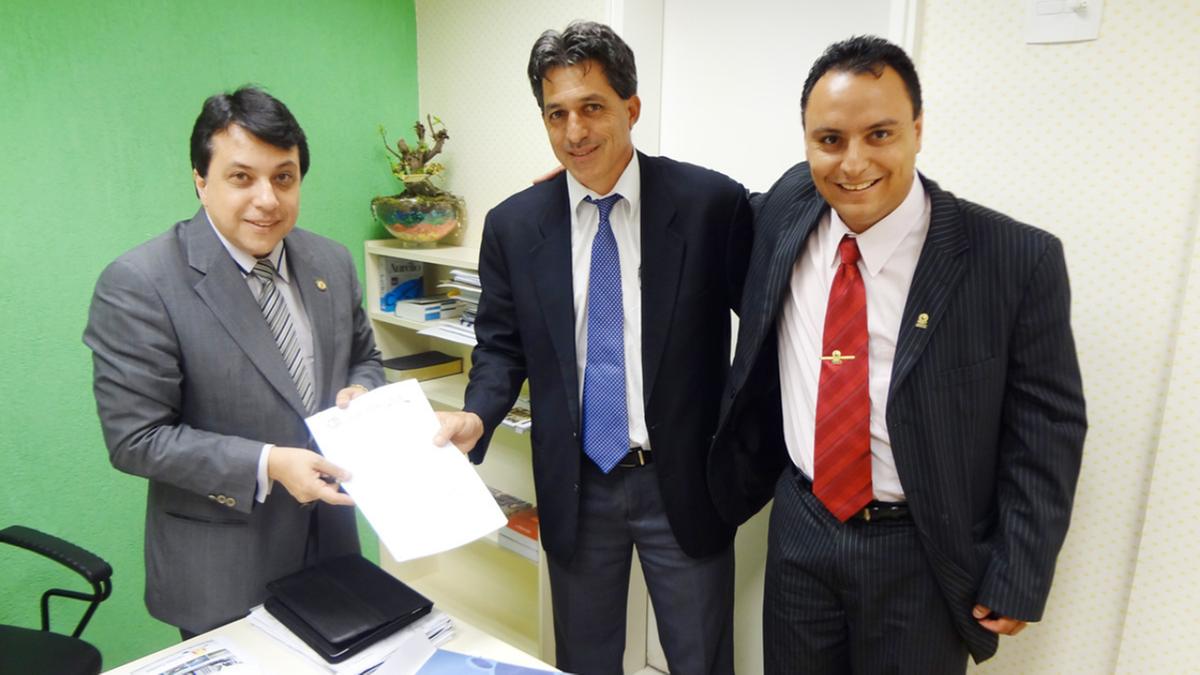 Atualmente, Heitor é pai de dois filhos, avô de quatro netos e trabalha como corretor de imóveis (arquivo pessoal)