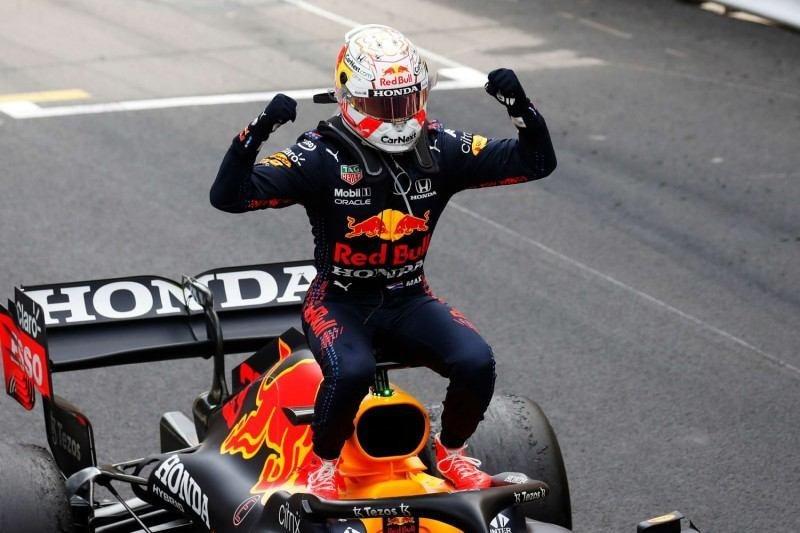 Verstappen largou muito bem e pulou da terceira posição para a liderança (Divulgação)