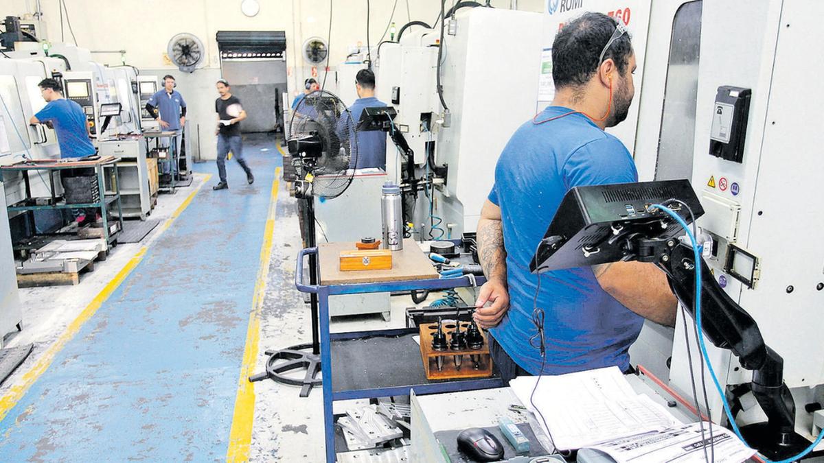 Uma metalúrgica de Campinas que atua com usinagem de peças vive um bom momento: ela conseguiu aumentar o número de funcionários em 18,42% do ano passado até este mês, abrindo 14 novas vagas e elevando a quantidade colaboradores para 90 (Rodrigo Zanotto)