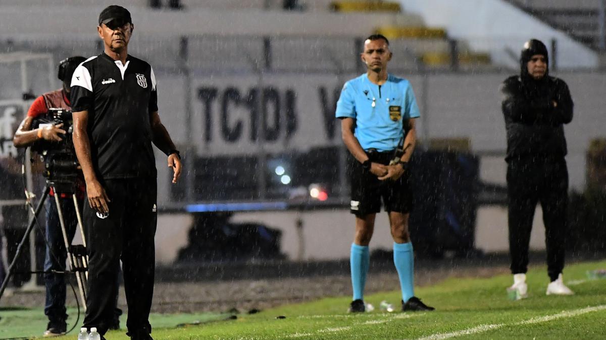 Nene Santana (à esquerda) faz bom trabalho na equipe sub-20 (Marcos Ribolli)