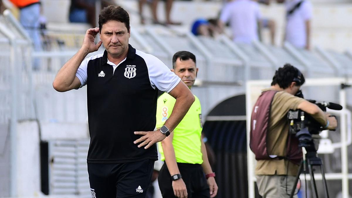 João Brigatti confia na recuperação contra o Náutico: “Vamos respeitar o adversário, mas não deixaremos de propor o nosso jogo” (Marcos Ribolli)