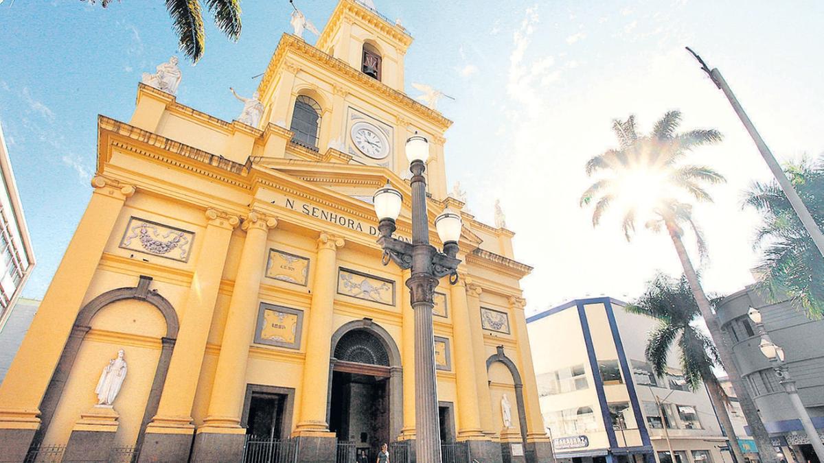 Catedral Metropolitana é uma das sete maravilhas de Campinas e poderá ser apreciada durante o percurso; o passeio será conduzido por um guia de turismo que abordará curiosidades e histórias sobre os pontos turísticos da cidade (Rodrigo Zanotto)