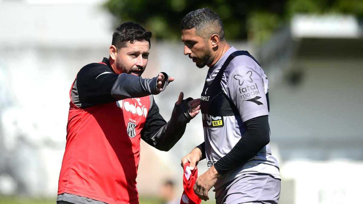 Elvis e Danilo Barcelos são figuras importantes do setor ofensivo da Macaca (Marcos Ribolli)