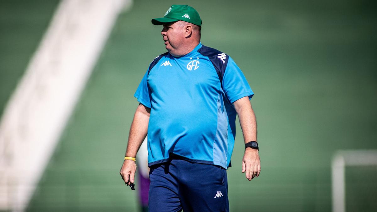 O técnico Marcelo Fernandes tem à disposição defensores que retornam de suspensão (Raphael Silvestre\Guarani FC)