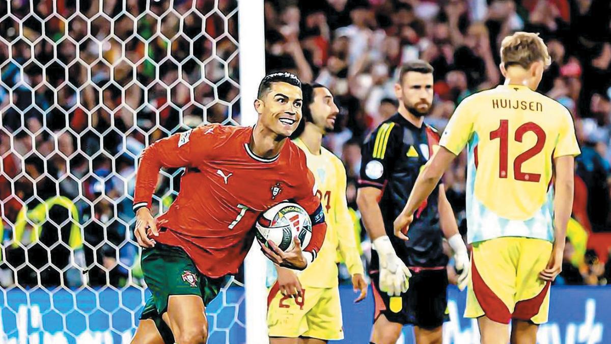 Cristiano levou a melhor sobre Lamine Yamal no duelo geracional: enquanto o português tem 40 anos, o espanhol tem 17 (@UEFAEURO)