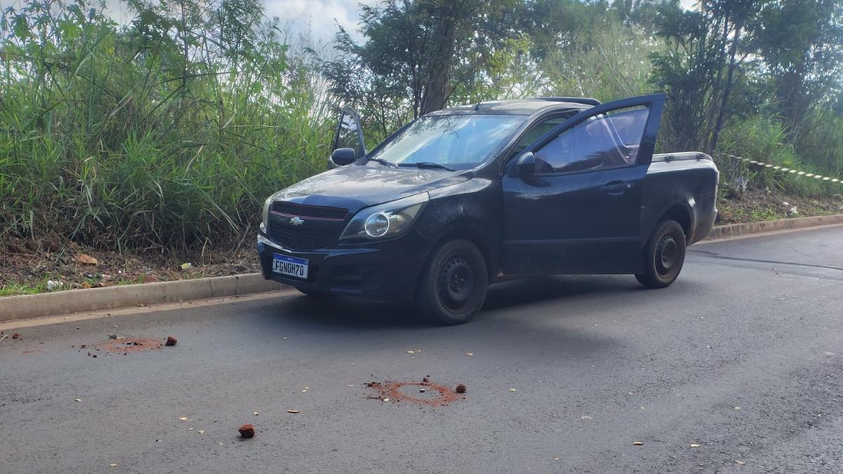 Veículo onde o empresário foi encontrado morto pela a Guarda Civil Municipal (GCM) após ser baleado, na manhã de terça-feira (10), em Cosmópolis (Divulgação)