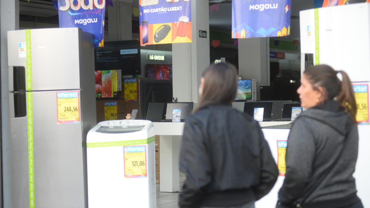 Eletrodomésticos e eletrônicos estão entre itens mais procurados pelos consumidores que compram pela internet (Alessandro Torres)