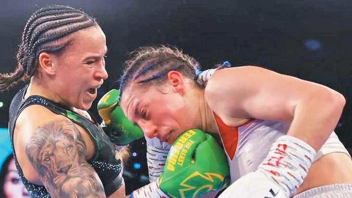 Bia Ferreira durante a defesa do cinturão em dezembro do ano passado, contra a francesa Licia Bourdesa (divulgação)