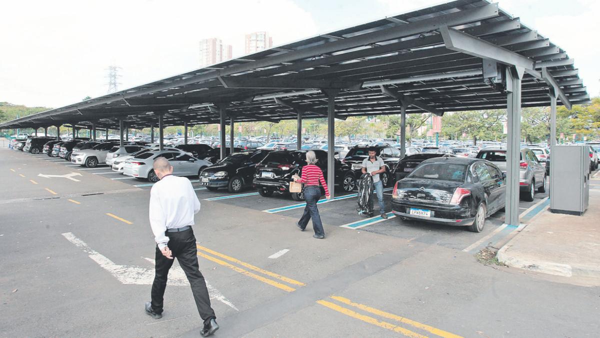 O shopping destacou que as 124 vagas de estacionamento que têm a cobertura fotovoltaica representam apenas 1,5% das 8 mil vagas disponíveis, o que revela um potencial grande para a expansão do projeto (Rodrigo Zanotto)