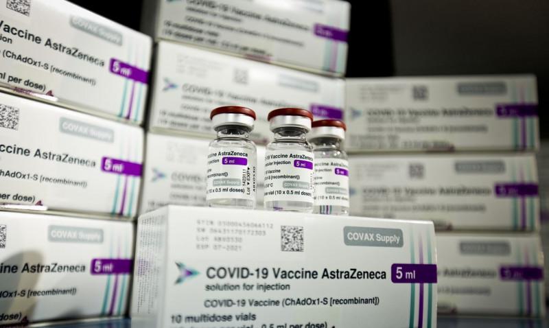 Vacina AstraZeneca Covax Suply (06.05.2021)
Foto: Breno Esaki/Agência Saúde DF (Breno Esaki/Agência Saúde DF)