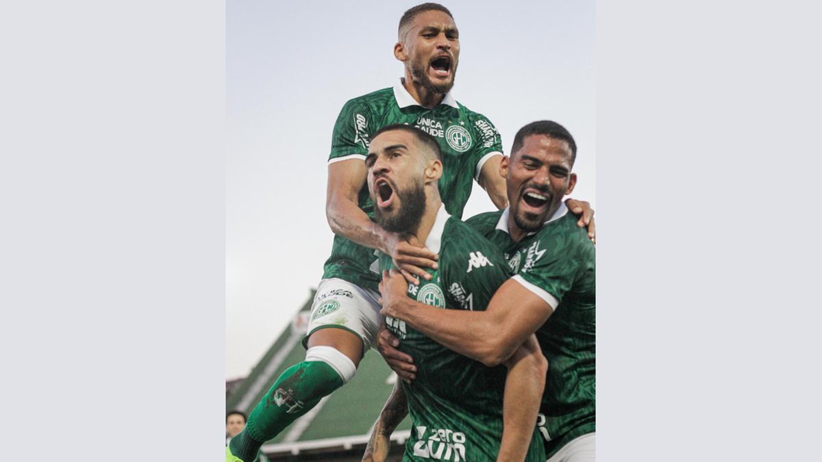 Bruno Santos (abaixo) foi destaque da vitória, assim como o sistema defensivo bugrino (Raphael Silvestre/GuaraniFC)