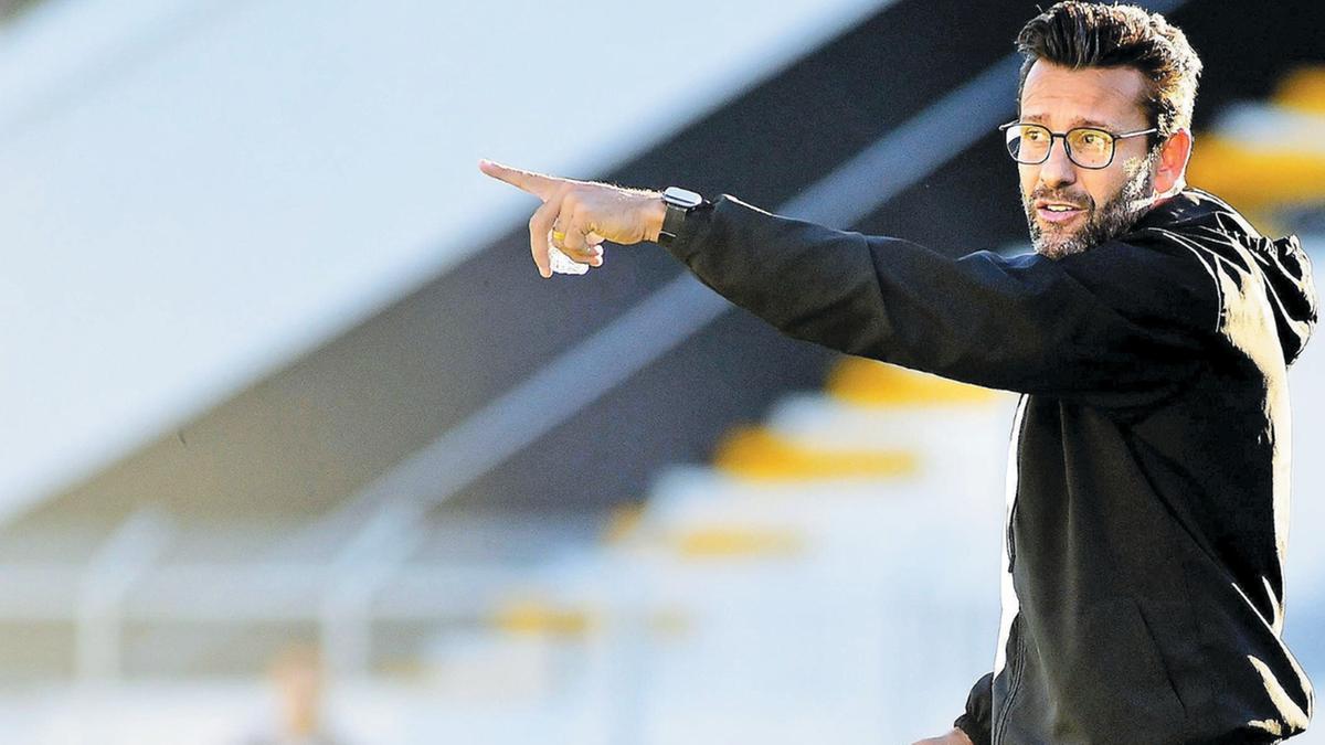 O técnico Alberto Valentim enalteceu a força do conjunto na vitória sobre o Maringá (Marcos Ribolli/Pontepress)