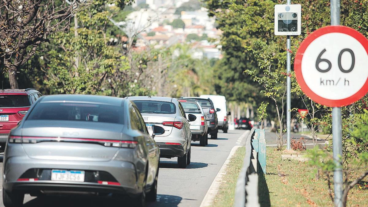 De acordo com o Departamento de Estradas de Rodagem (DER), foram definidos pontos estratégicos para instalação dos radares; um dos critérios principais foi observar o índice de acidentes que ocorrem nos locais (Rodrigo Zanotto)