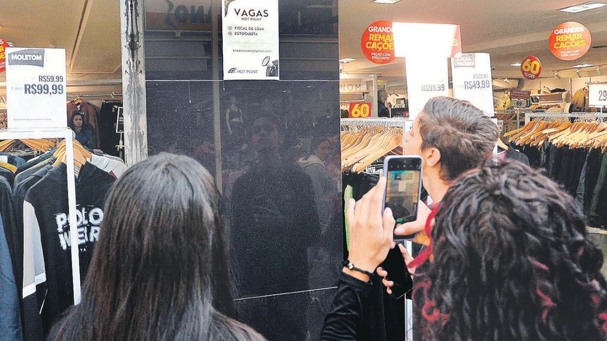 O comércio liderou a abertura de vagas na Região Metropolitana de Campinas com 437 novos postos criados; mesmo com a desaceleração do ritmo de crescimento, maio foi o quinto mês seguido de alta na geração de empregos (Alessandro Torres)