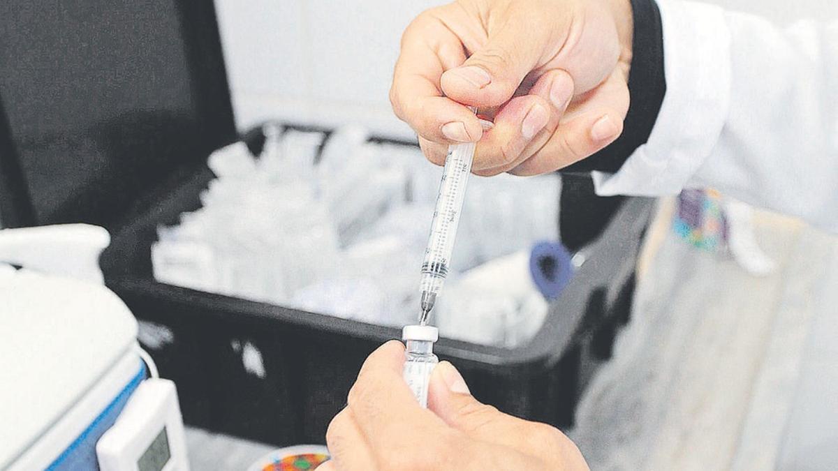 Apenas 53% dos idosos e 37% das crianças de 6 meses a 5 anos, grupos prioritários, receberam o imunizante contra a gripe; vacina está disponível em todos os centros de saúde de Campinas (Rodrigo Zanotto)