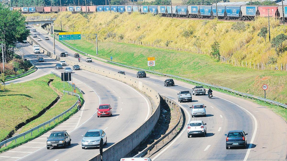 A proposta inicial é que o trajeto com destino a Hortolândia e Sumaré seja implantado na faixa de domínio da linha férrea já existente, usada para o transporte de carga; as duas obras deverão gerar 3 mil empregos diretos e indiretos (Alessandro Torres)