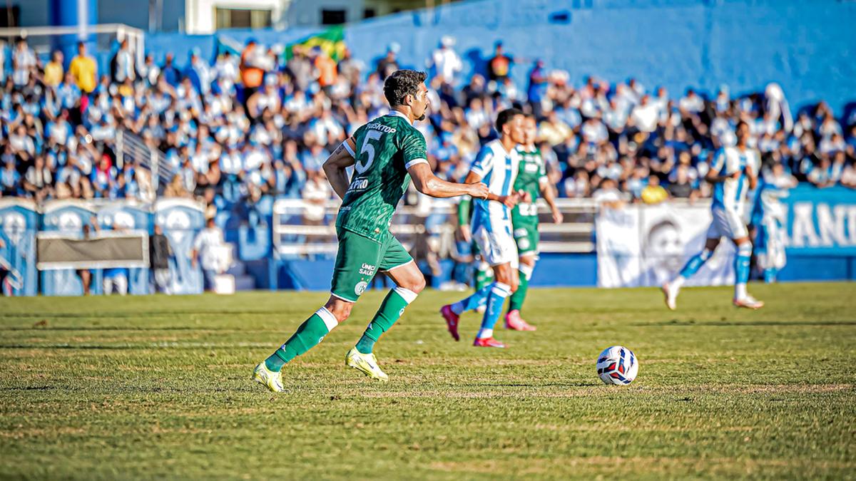 O técnico Marcelo Fernandes mandou o time para o ataque depois de conseguir empatar, mas o Bugre não conseguiu encontrar o gol da vitória; com o resultado, o Londrina chegou a 20 pontos e está no G4, já o Guarani, com 15 pontos, perdeu a chance de entrar no G8, zona de classificação (Rafael Martins / Londrina Esporte Clube)