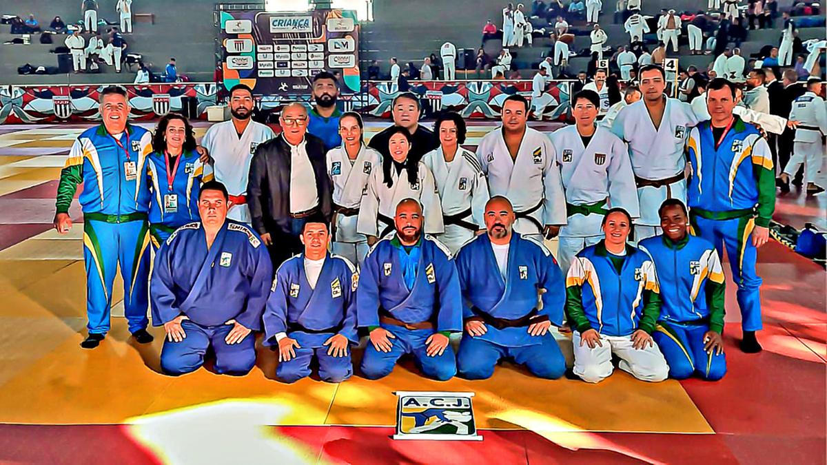 A equipe da Associação Campineira de Judô foi destaque no Campeonato Paulista de Veteranos, disputado no último dia 30, em Aguaí (Divulgação)
