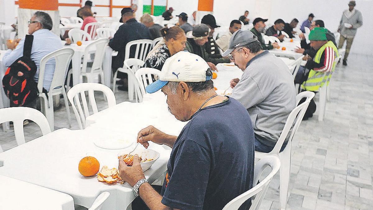 Além de equilibradas e nutritivas, as refeições servidas pelo programa Bom Prato têm valor acessível (R$ 1) ao público de baixa renda (Kamá Ribeiro)