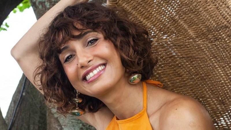 Segundo Camila, foram cerca de quatro meses em conversa virtual com a equipe da HBO. Mas a hora de olhar todos nos olhos está chegando e será já nesta quinta-feira, 18, quando ela viaja para Nova York, para participar do Emmy Internacional como convidada da emissora (Reprodução)