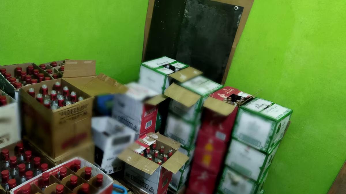 Polícia fecha fábrica que adulterava bebidas em São Bernardo do Campo (Divulgação/SSP)