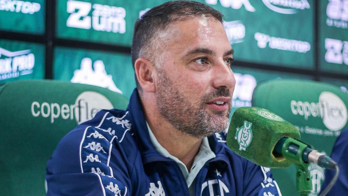 O executivo de futebol do Bugre, Farnei Coelho afirmou que será o desempenho do Alviverde que tornará a tabela favorável ou não (Raphael Silvestre\Guarani FC)