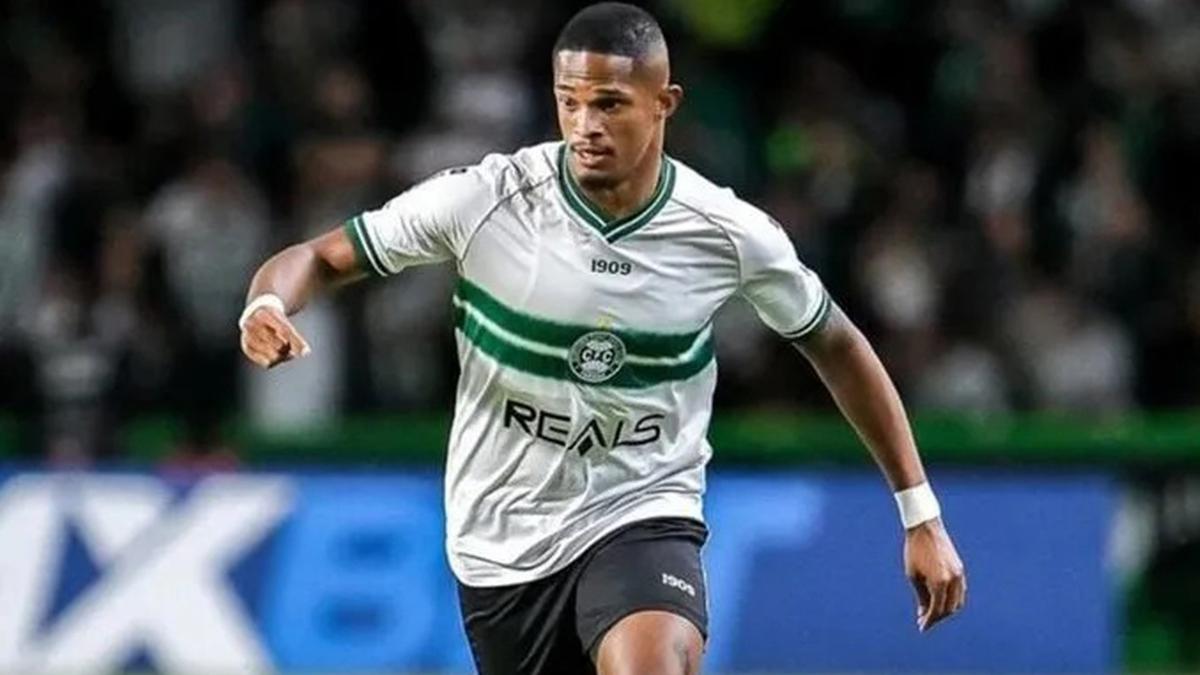 David da Hora, de 26 anos, chega por empréstimo do Coritiba para dar velocidade ao ataque da Macaca na sequência da temporada (Gabriel Thá/Coritiba)