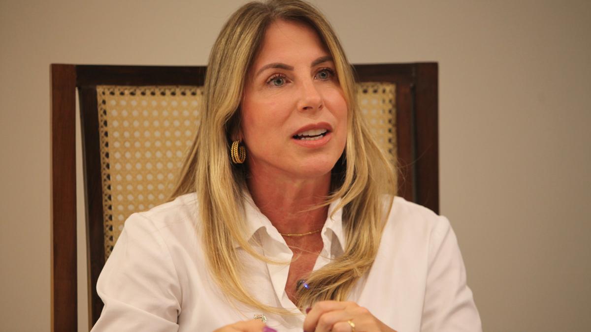 Nascida no Guarujá, Alessandra Herrmann mora em Campinas há mais de dez anos; trabalho no setor público, segundo ela, é cansativo, mas compensador (Rodrigo Zanotto)