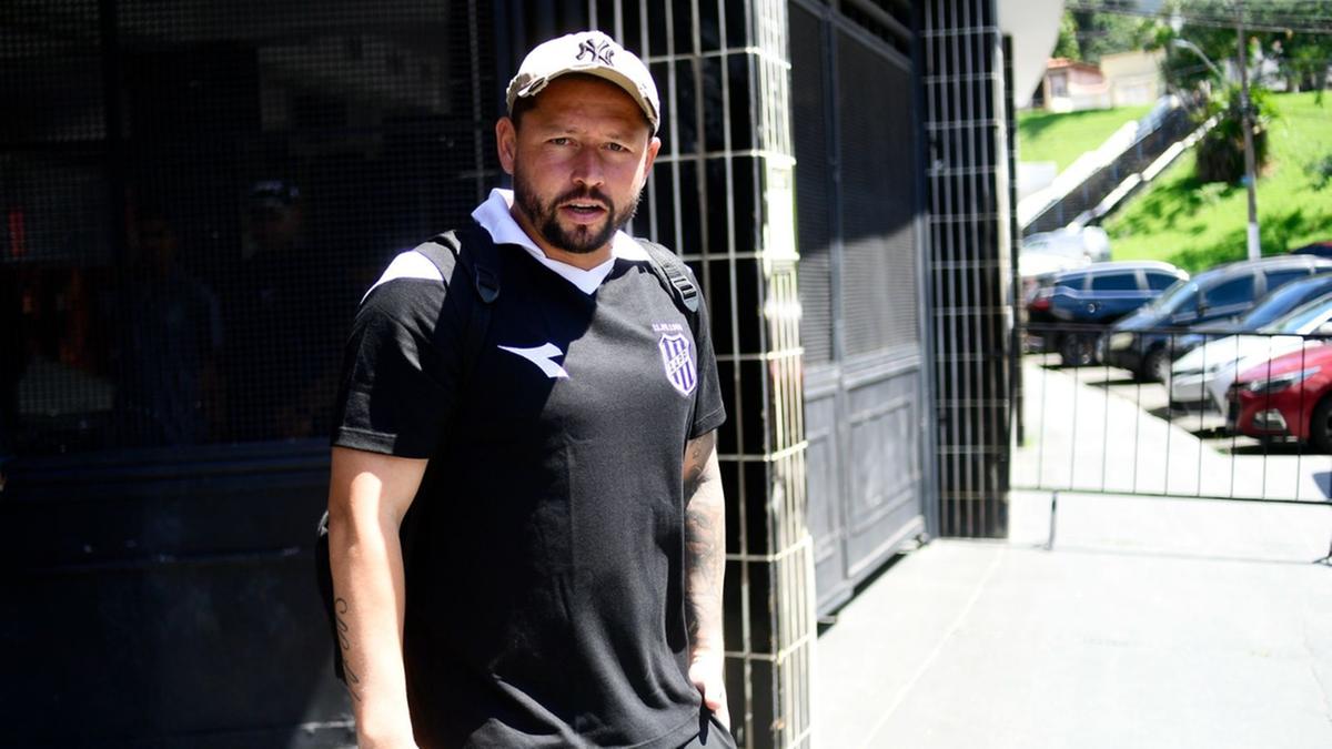 Articulador do time, Elvis será o responsável por municiar o setor ofensivo em busca da classificação no torneio (Marcos Riboli)