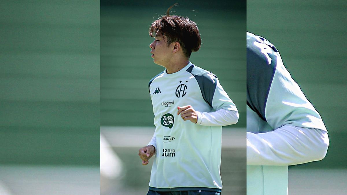 Ryuta Takahashi durante o jogo-treino contra o Pouso Alegre-MG: vitória bugrina por 2 a 1 (Raphael Silvestre\Guarani FC)