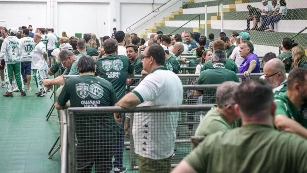 Eleições de dezembro do ano passado foram marcadas por confusões e embates entre apoiadores das duas chapas (Raphael Silvestre/Guarani FC)