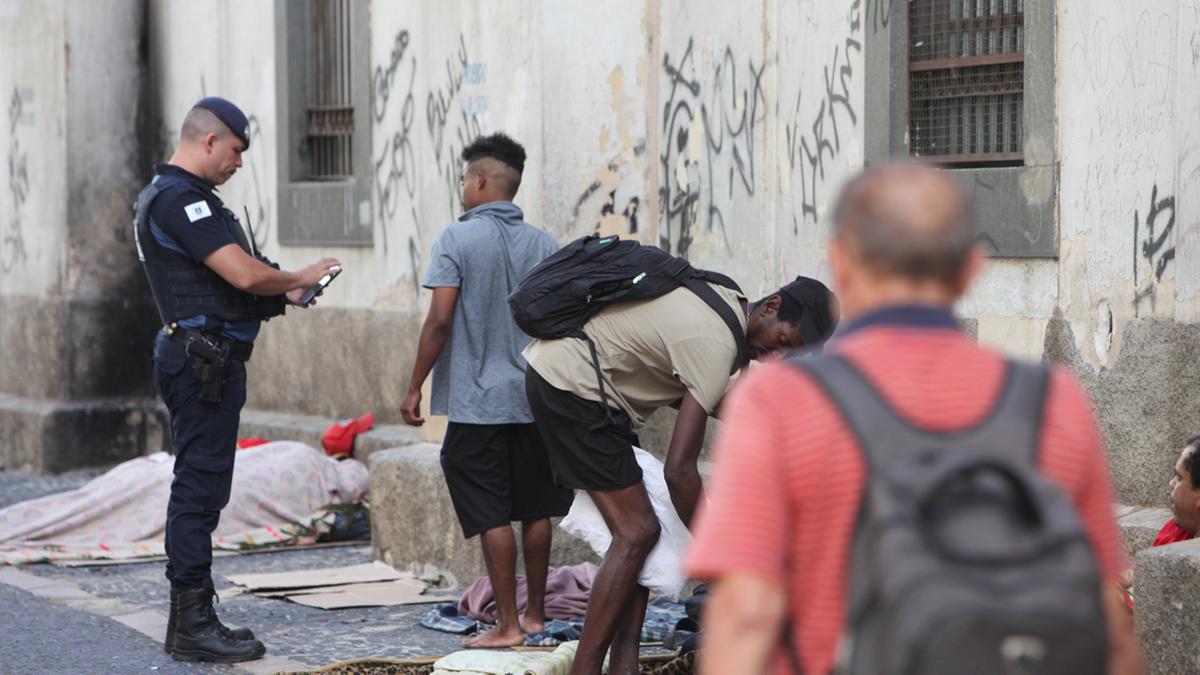 Ação cotidiana da GM e da Polícia não intimida essa população, que quase sempre permanece nas vias públicas (Kamá Ribeiro)