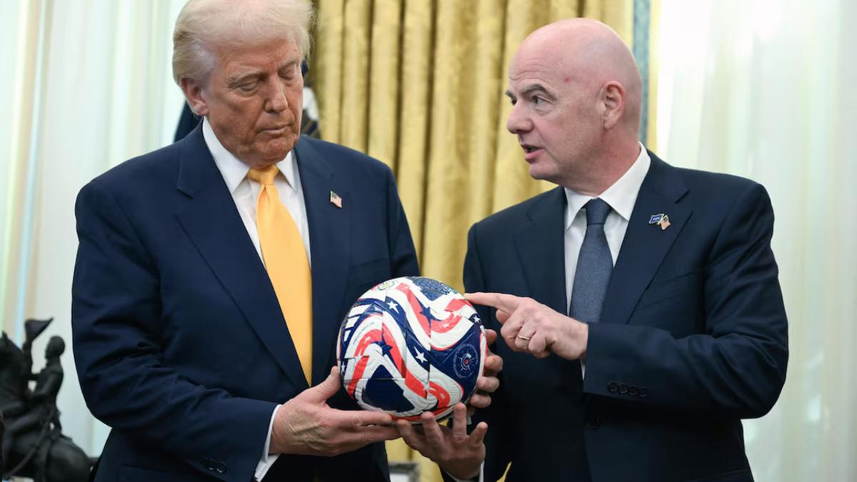 Trump e Gianni Infantino (Jim Watson/AP)